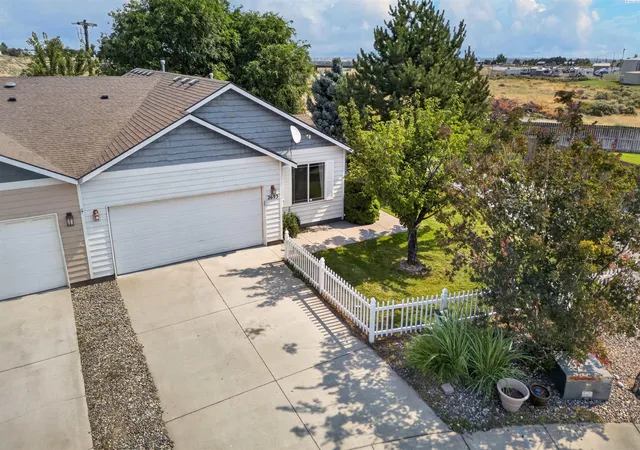 Photo 2 of Townhouse for sale at 2693 Jason Loop, Richland, WA 99352 | MLS# PAC295167 | Listing updated on 2026-10-20
