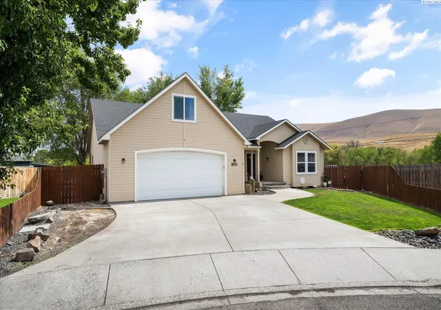 Photo 3 of Single family home for sale at 500 Paver Ct, Benton City, WA 99320 | MLS# PAC295213 | Listing updated on 2026-10-27