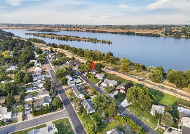 Photo 1 of Single family home for sale at 1734 Gaillard Pl, Richland, WA 99354 | MLS# PAC295215 | Listing updated on 2026-10-24