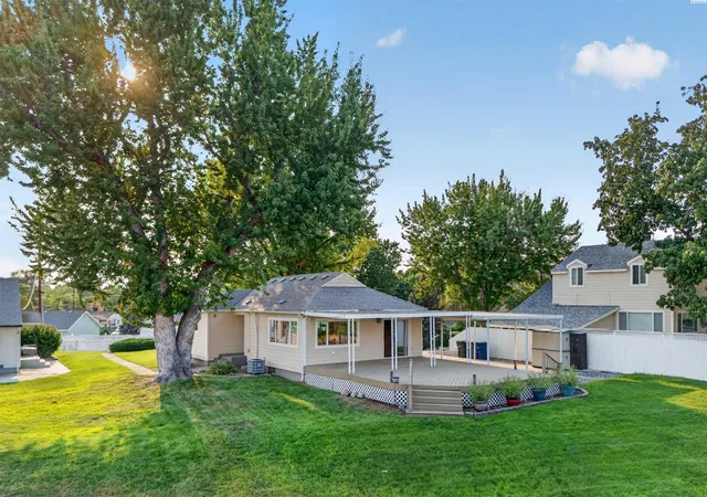 Photo 3 of Single family home for sale at 1734 Gaillard Pl, Richland, WA 99354 | MLS# PAC295215 | Listing updated on 2026-10-24
