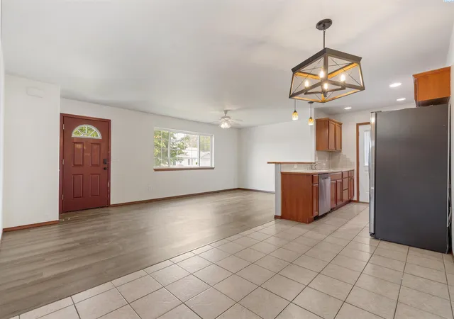 Photo 4 of Sale Pending at 216 Deangela Dr, Grandview, WA 98930 | MLS# PAC295217 | Listing updated on 2026-10-21