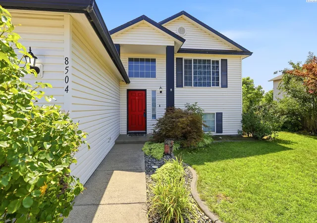 Photo 3 of Single family home for sale at 8504 Wembley, Pasco, WA 99301 | MLS# PAC295240 | Listing updated on 2026-10-22