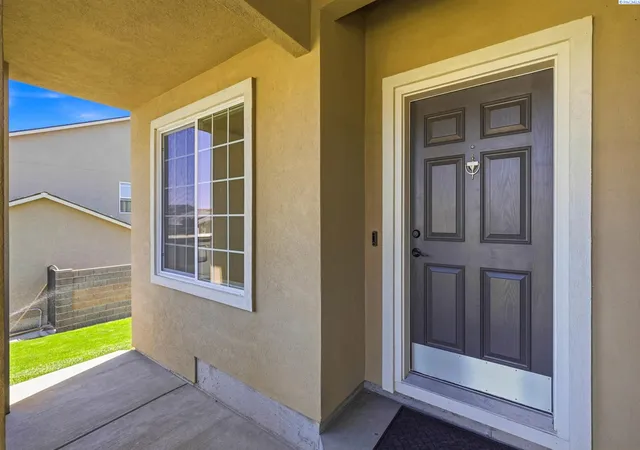 Photo 2 of Sale Pending at 6008 Thistledown Dr, Pasco, WA 99301 | MLS# PAC295256 | Listing updated on 2026-10-21