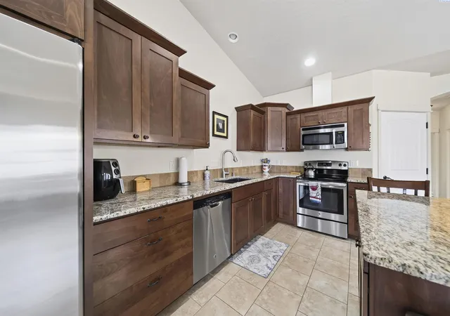 Photo 3 of Townhouse for sale at 2766 W 30th Place, Kennewick, WA 99337 | MLS# PAC295274 | Listing updated on 2026-10-23