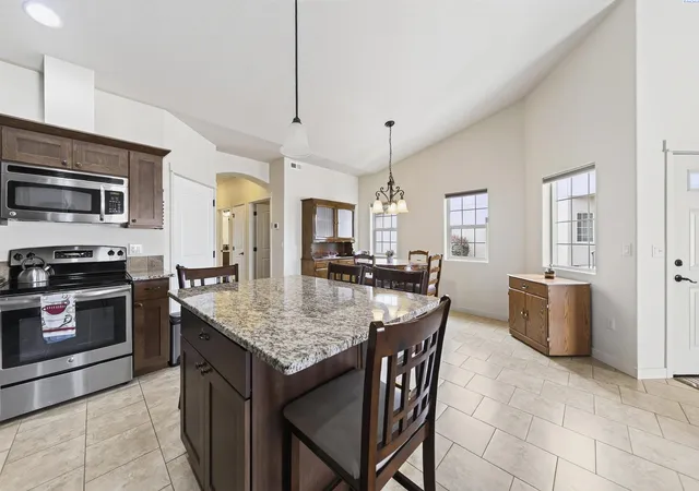 Photo 4 of Townhouse for sale at 2766 W 30th Place, Kennewick, WA 99337 | MLS# PAC295274 | Listing updated on 2026-10-23