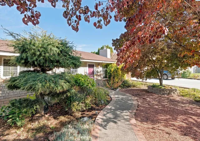 Single family home for sale at 417 S Tweedt Pl, Kennewick, WA 99336 | MLS# PAC295285