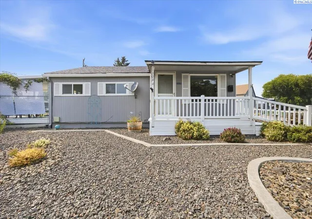 Photo 2 of Sale Pending at 1303 Potter Ave, Richland, WA 99354 | MLS# PAC295316 | Listing updated on 2026-10-21