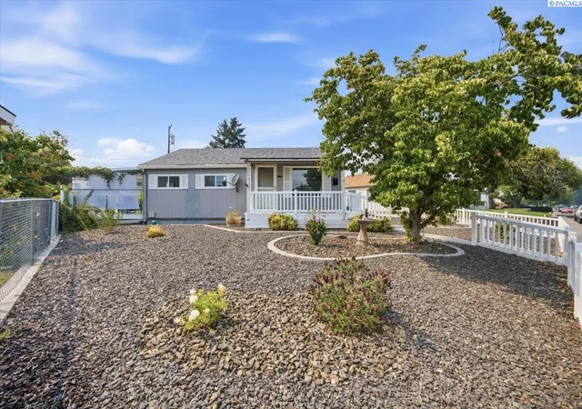 Photo 3 of Sale Pending at 1303 Potter Ave, Richland, WA 99354 | MLS# PAC295316 | Listing updated on 2026-10-21