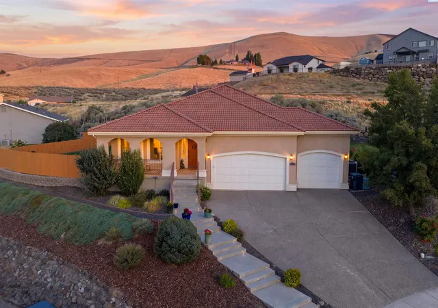 Photo 1 of Single family home for sale at 215 Sw Mariposa Ct, Prosser, WA 99350 | MLS# PAC295319 | Listing updated on 2026-10-16