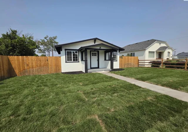 Photo 2 of Single family home for sale at 115 E 1st Avenue, Kennewick, WA 99336 | MLS# PAC295320 | Listing updated on 2026-10-22