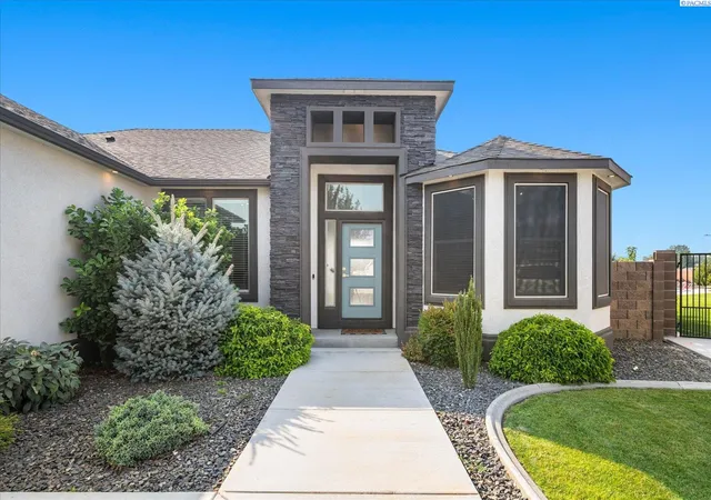 Photo 2 of Sale Pending at 3529 Curtis Dr, West Richland, WA 99353 | MLS# PAC295381 | Listing updated on 2026-10-21