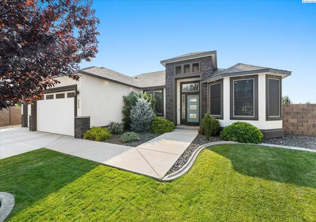 Photo 3 of Sale Pending at 3529 Curtis Dr, West Richland, WA 99353 | MLS# PAC295381 | Listing updated on 2026-10-21