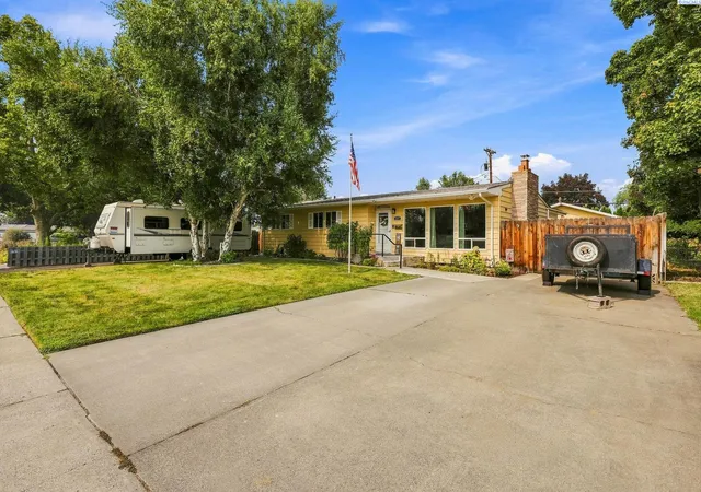 Photo 3 of Single family home for sale at 801 Birch Ave, Richland, WA 99352 | MLS# PAC295389 | Listing updated on 2026-10-18