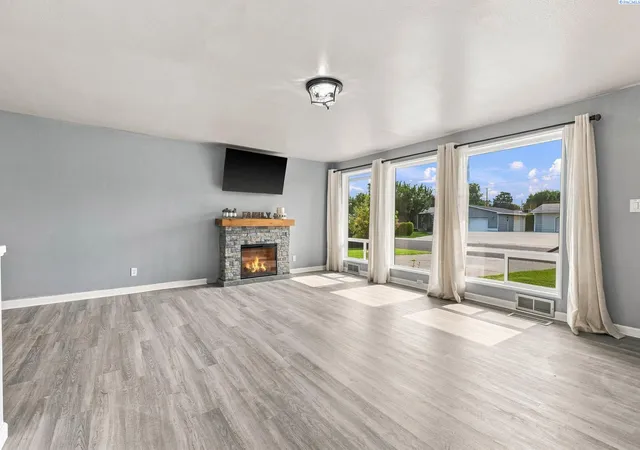 Photo 4 of Single family home for sale at 801 Birch Ave, Richland, WA 99352 | MLS# PAC295389 | Listing updated on 2026-10-18