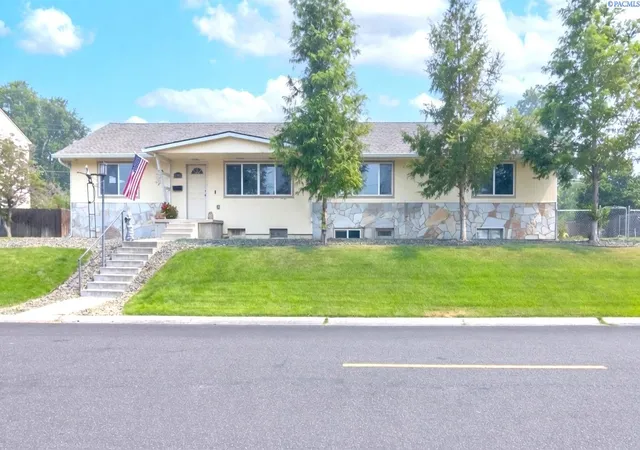Photo 1 of Single family home for sale at 1708 Hunt Ave, Richland, WA 99354 | MLS# PAC295422 | Listing updated on 2026-10-15