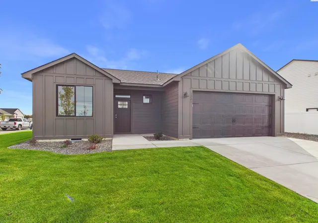 Photo 2 of Sale Pending at 1201 Topaz Ave, Grandview, WA 98930 | MLS# PAC295452 | Listing updated on 2026-10-21