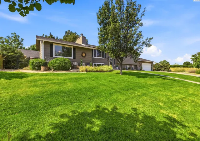 Photo 1 of Single family home for sale at 7807 W 12th Avenue, Kennewick, WA 99338 | MLS# PAC295493 | Listing updated on 2026-10-15