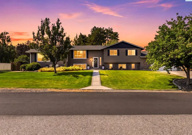 Photo 3 of Single family home for sale at 7807 W 12th Avenue, Kennewick, WA 99338 | MLS# PAC295493 | Listing updated on 2026-10-15