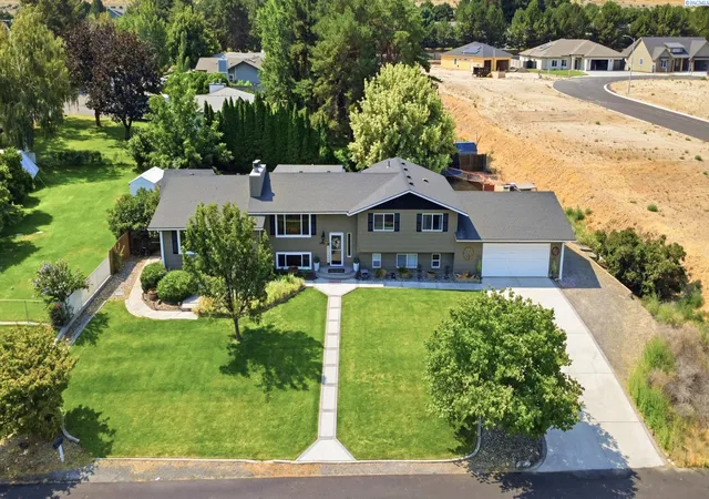 Photo 3 of Single family home for sale at 7807 W 12th Avenue, Kennewick, WA 99338 | MLS# PAC295493 | Listing updated on 2026-10-15