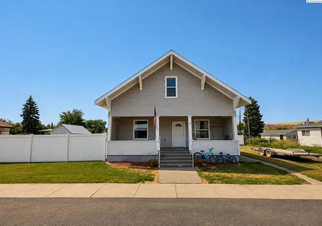 Photo 1 of Single family home for sale at 309 G St, Endicott, WA 99125 | MLS# PAC295515 | Listing updated on 2026-10-28