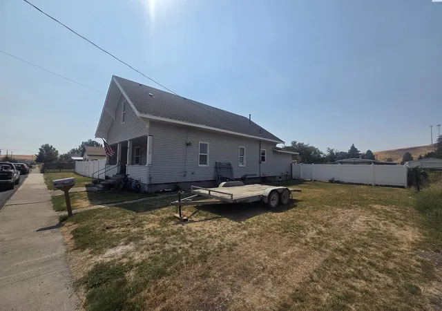 Photo 3 of Single family home for sale at 309 G St, Endicott, WA 99125 | MLS# PAC295515 | Listing updated on 2026-10-28