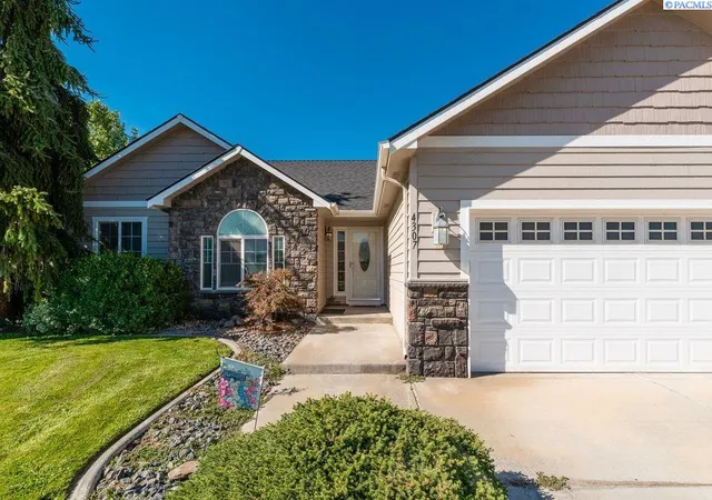 Photo 2 of Single family home for sale at 4307 Segovia Dr, Pasco, WA 99301 | MLS# PAC295539 | Listing updated on 2026-10-16