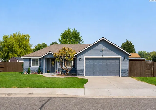 Single family home for sale at 408 Capri Ct, Benton City, WA 99320 | MLS# PAC295556