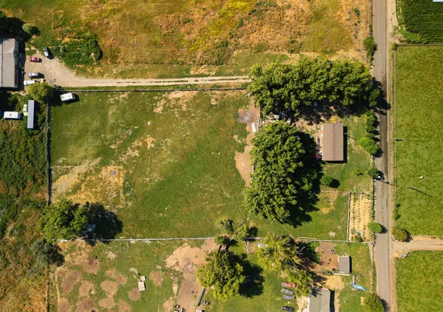 Photo 3 of Manufactured home for sale at 701 Arms Rd, Outlook, WA 98938 | MLS# PAC295570 | Listing updated on 2026-10-17