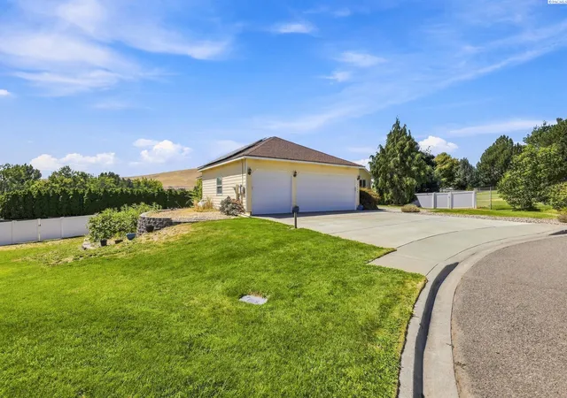 Photo 3 of Single family home for sale at 3204 Northridge, West Richland, WA 99353 | MLS# PAC295580 | Listing updated on 2026-10-14
