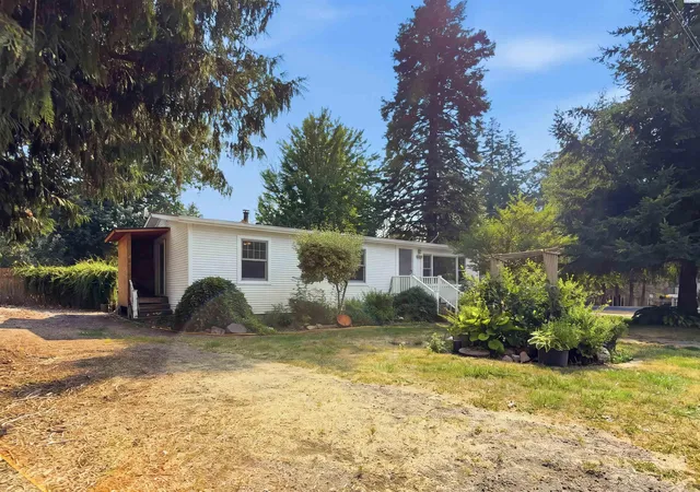 Photo 2 of Manufactured home for sale at 302 E Chestnut, Farmington, WA 99128 | MLS# PAC295587 | Listing updated on 2026-10-28