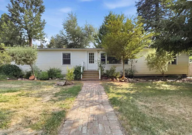 Photo 3 of Manufactured home for sale at 302 E Chestnut, Farmington, WA 99128 | MLS# PAC295587 | Listing updated on 2026-10-28
