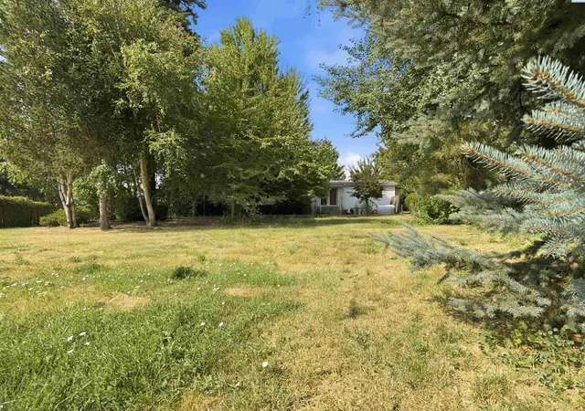 Photo 4 of Manufactured home for sale at 302 E Chestnut, Farmington, WA 99128 | MLS# PAC295587 | Listing updated on 2026-10-27