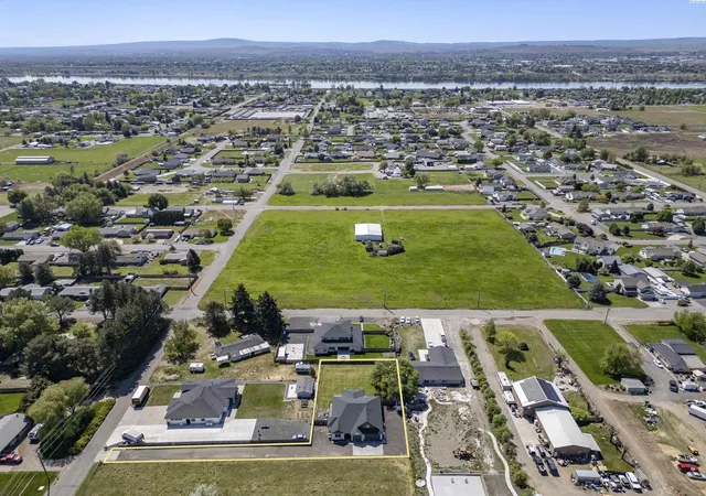 Photo 2 of Single family home for sale at 2520 Road 64, Pasco, WA 99301 | MLS# PAC295593 | Listing updated on 2026-10-27