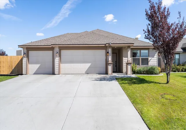Photo 2 of Single family home for sale at 6017 Cotswold, Pasco, WA 99301 | MLS# PAC295604 | Listing updated on 2026-10-18