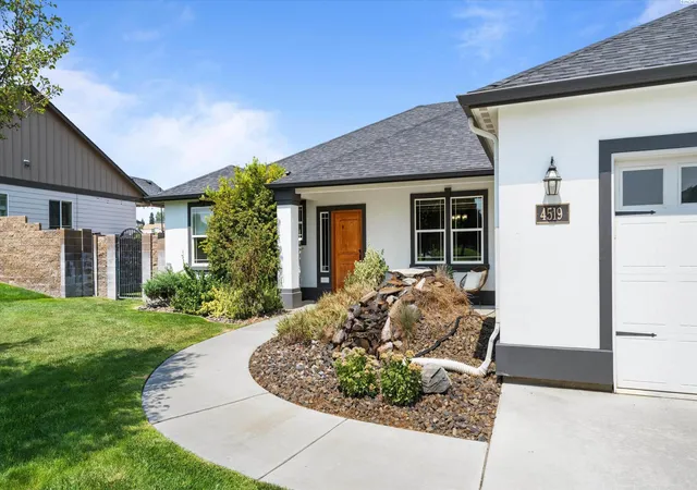 Photo 2 of Sale Pending at 4519 Indian Ridge Dr, Pasco, WA 99301 | MLS# PAC295615 | Listing updated on 2026-10-21