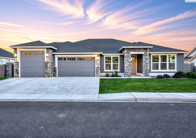 Single family home for sale at 1225 Jurupa St, Richland, WA 99352 | MLS# PAC295622