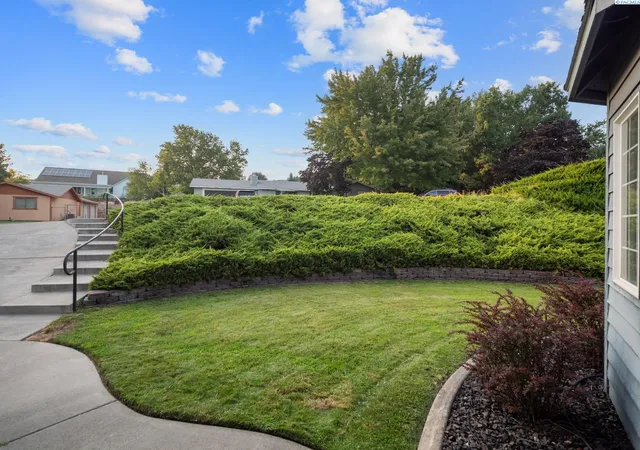 Photo 3 of Sale Pending at 4010 Meadow Beauty Dr, Pasco, WA 99301 | MLS# PAC295655 | Listing updated on 2026-10-21
