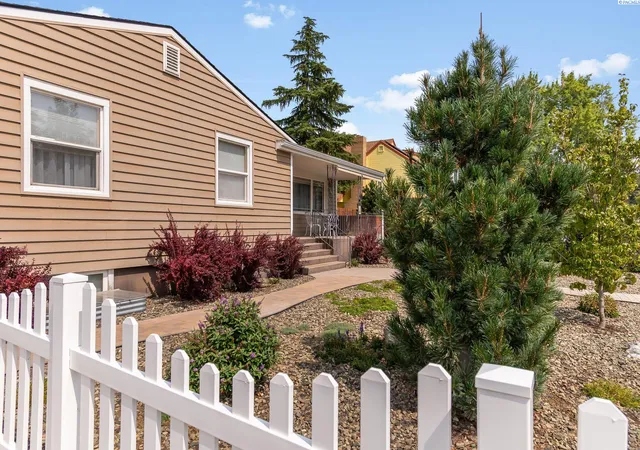Photo 3 of Single family home for sale at 78 Whitten, Richland, WA 99354 | MLS# PAC295689 | Listing updated on 2026-10-17
