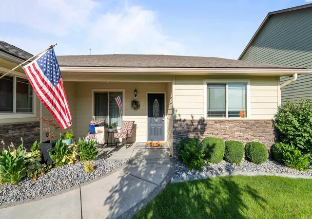 Photo 2 of Single family home for sale at 3102 S Dawes St, Kennewick, WA 99338 | MLS# PAC295701 | Listing updated on 2026-10-17