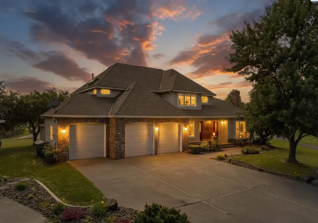 Photo 2 of Single family home for sale at 2807 Hawkstone Ct, Richland, WA 99354 | MLS# PAC295725 | Listing updated on 2026-10-21