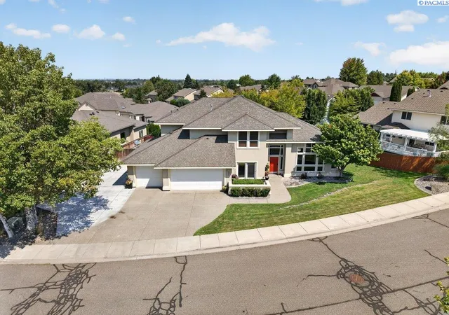 Photo 3 of Single family home for sale at 3603 S Ledbetter St, Kennewick, WA 99337 | MLS# PAC295873 | Listing updated on 2026-10-23