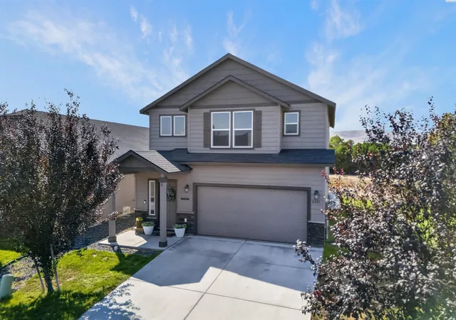 Single family home for sale at 2351 W 23rd Avenue, Kennewick, WA 99337 | MLS# PAC295876