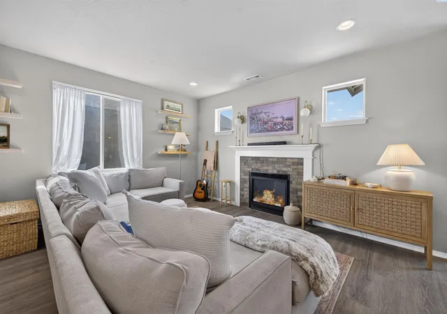 Photo 2 of Single family home for sale at 2351 W 23rd Avenue, Kennewick, WA 99337 | MLS# PAC295876 | Listing updated on 2026-10-17