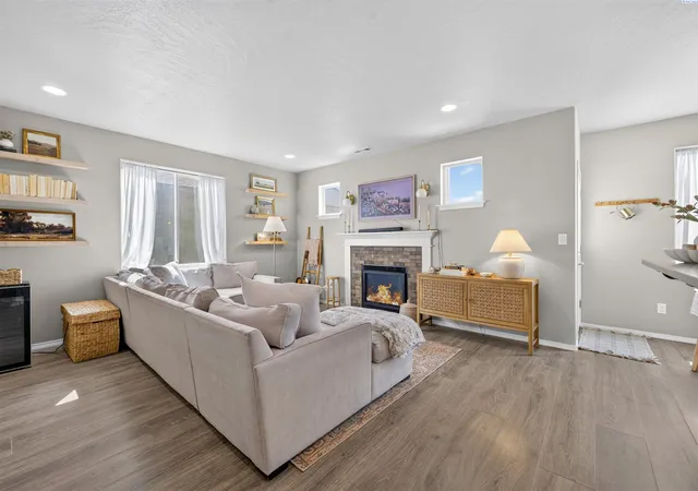 Photo 3 of Single family home for sale at 2351 W 23rd Avenue, Kennewick, WA 99337 | MLS# PAC295876 | Listing updated on 2026-10-17