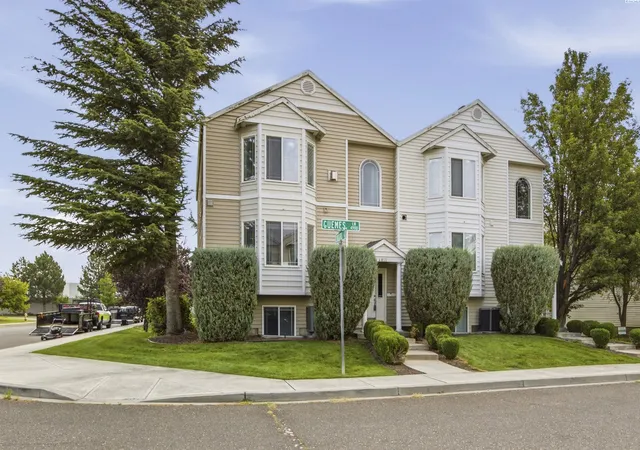 Townhouse for sale at 4911 Guemes Ln, Pasco, WA 99301 | MLS# PAC295878