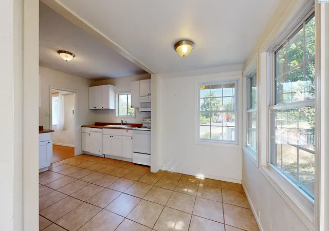 Photo 3 of Sale Pending at 560 Se Taylor St, Pullman, WA 99163 | MLS# PAC295886 | Listing updated on 2026-10-26