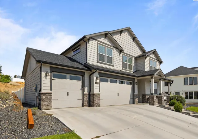 Photo 3 of Single family home for sale at 4020 Queen St, West Richland, WA 99353 | MLS# PAC295896 | Listing updated on 2026-10-18