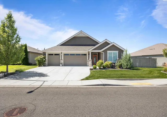 Photo 2 of Sale Pending at 3336 Village Pkwy, Richland, WA 99354 | MLS# PAC295926 | Listing updated on 2026-10-21