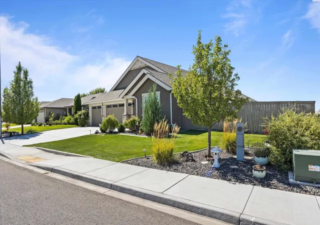 Photo 3 of Sale Pending at 3336 Village Pkwy, Richland, WA 99354 | MLS# PAC295926 | Listing updated on 2026-10-21