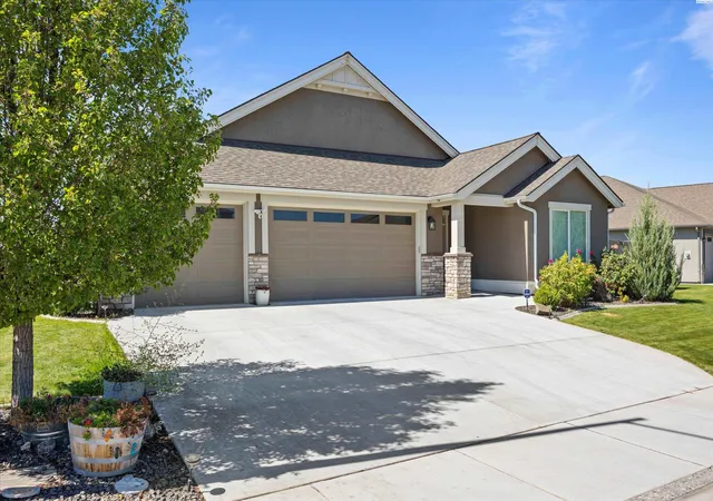 Photo 4 of Sale Pending at 3336 Village Pkwy, Richland, WA 99354 | MLS# PAC295926 | Listing updated on 2026-10-21